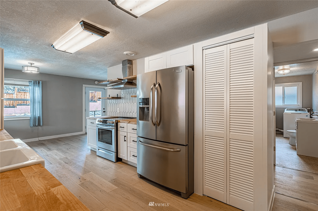 420 E Eli Avenue