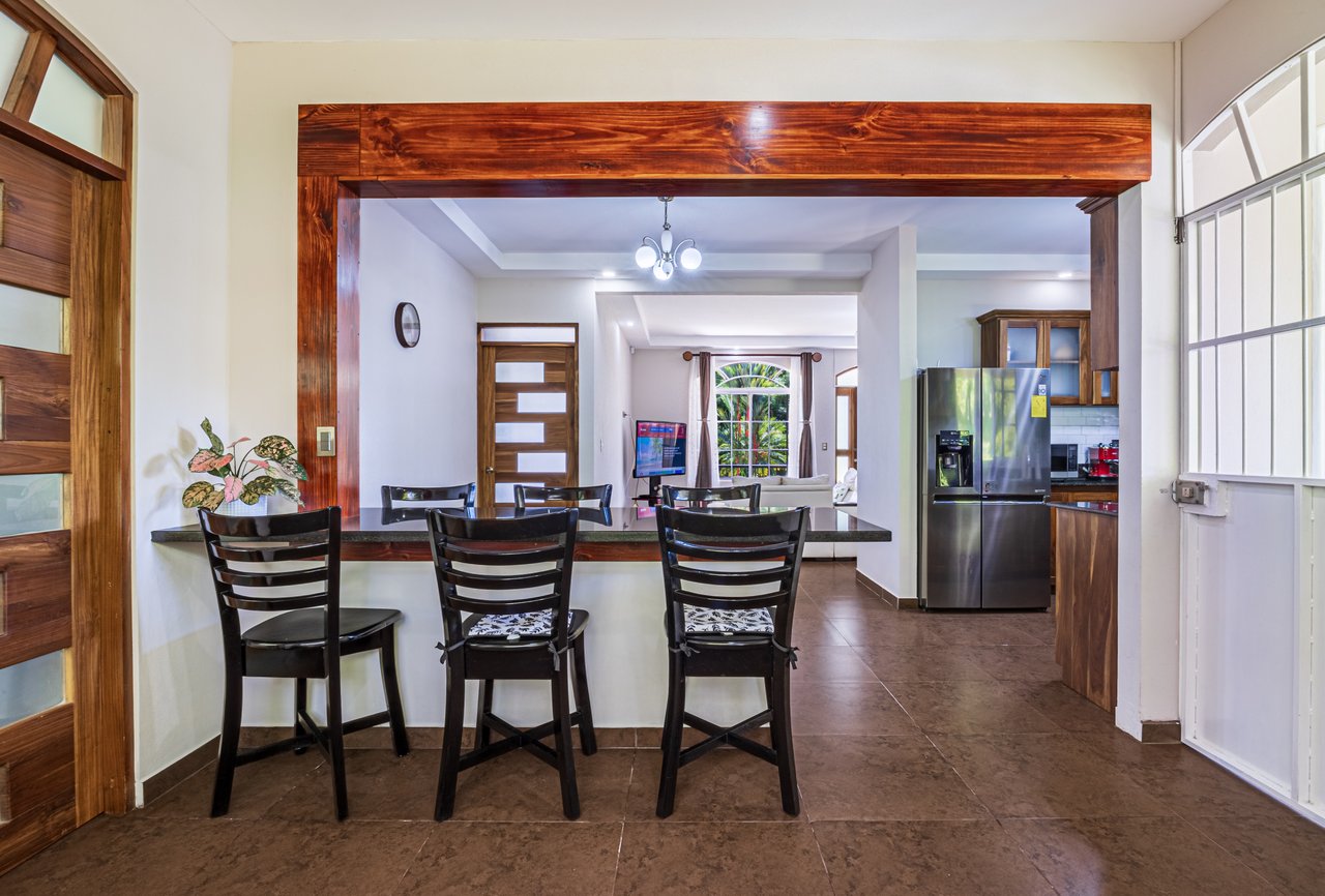 EXCEPTIONAL 5-BEDROOM RESIDENCE– PRIME LOCATION & VERSATILE LAYOUT