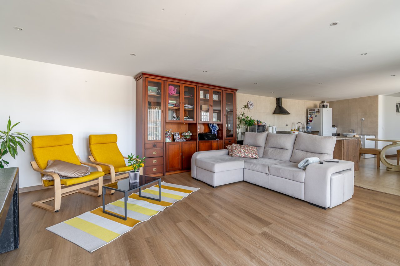 Exceptional Renovated Estate with 4 Residences, Pool & Orchard Near Porto