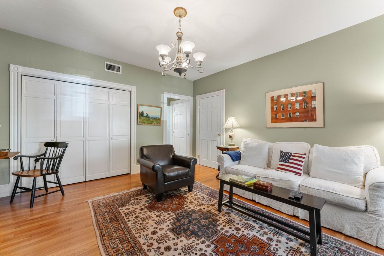 2 Wallace Ct