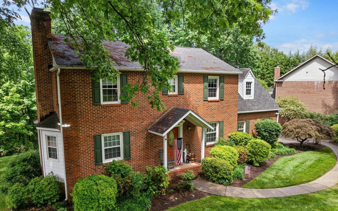 Wallace Luxury Spotlight | 6925 Lark Lane Knoxville, TN 37919