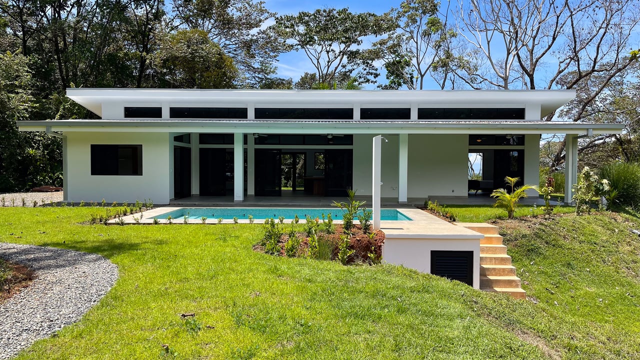 Exquisite Modern Retreat with Ocean and Mountain Views in Ojochal, Costa Rica