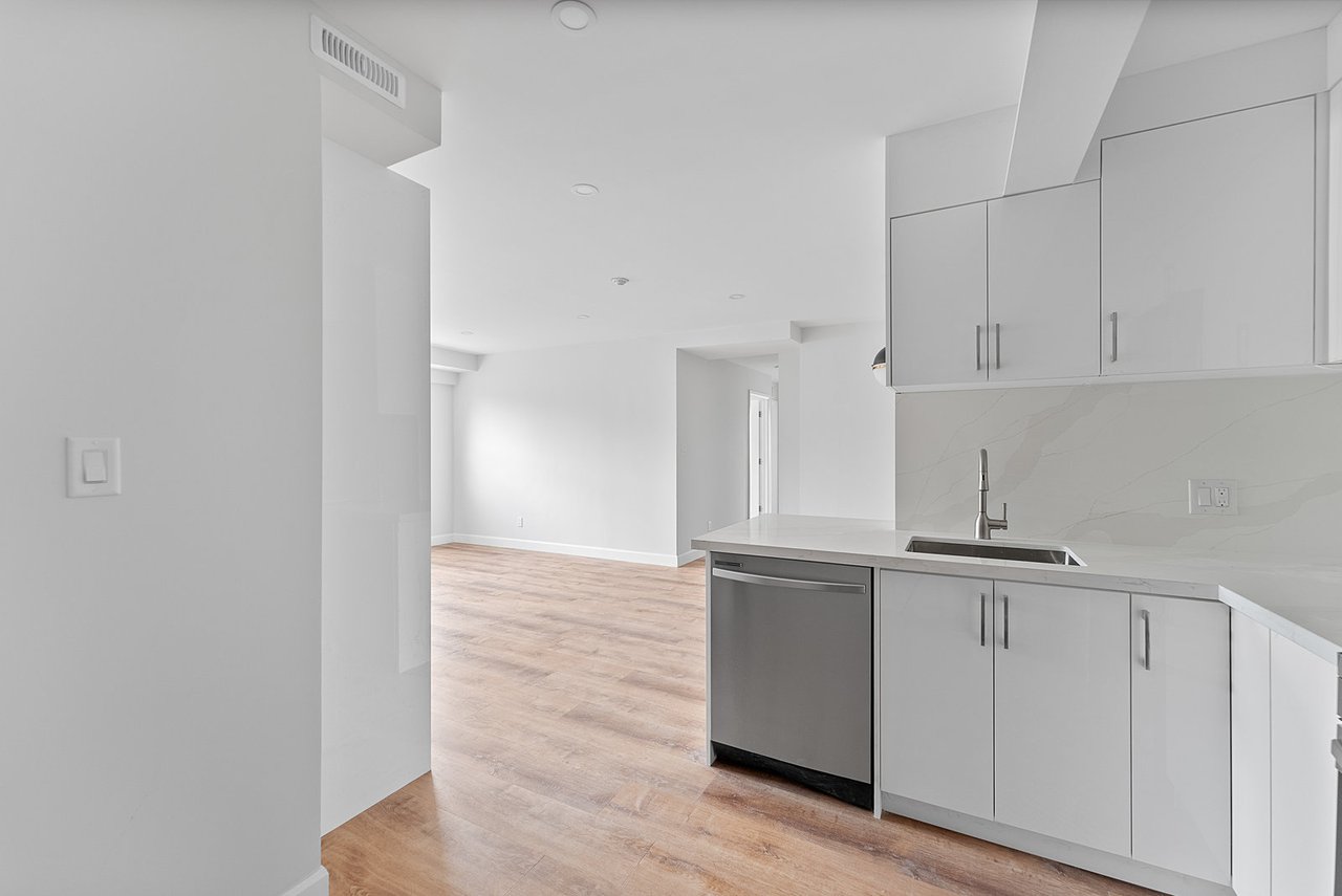 1328 Gerrard Street E 304