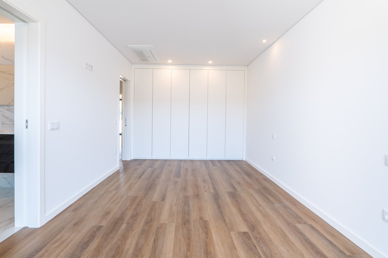  3-Bedroom Villa with Private Garage and Expansive Living Area