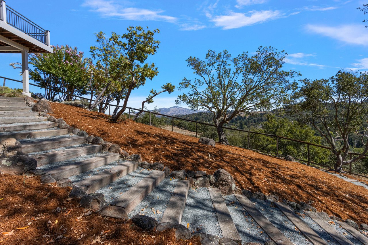809 Mountain View Dr