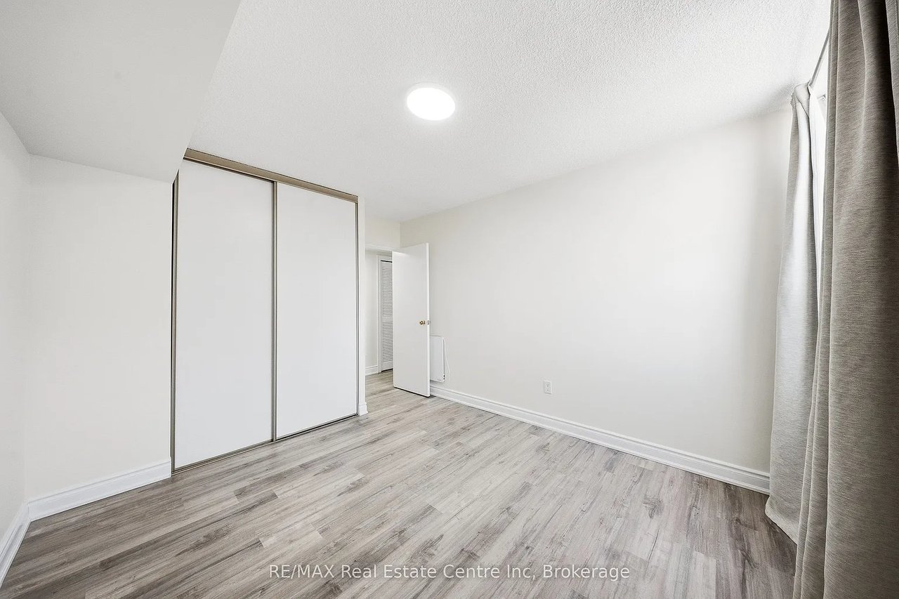 20 Mississauga Valley Blvd 1204