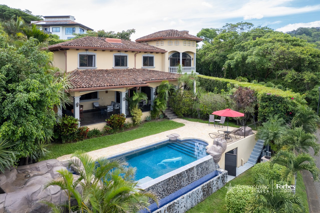 21471 - Luxury colonial house with 4 bedrooms, office, terrace and pool