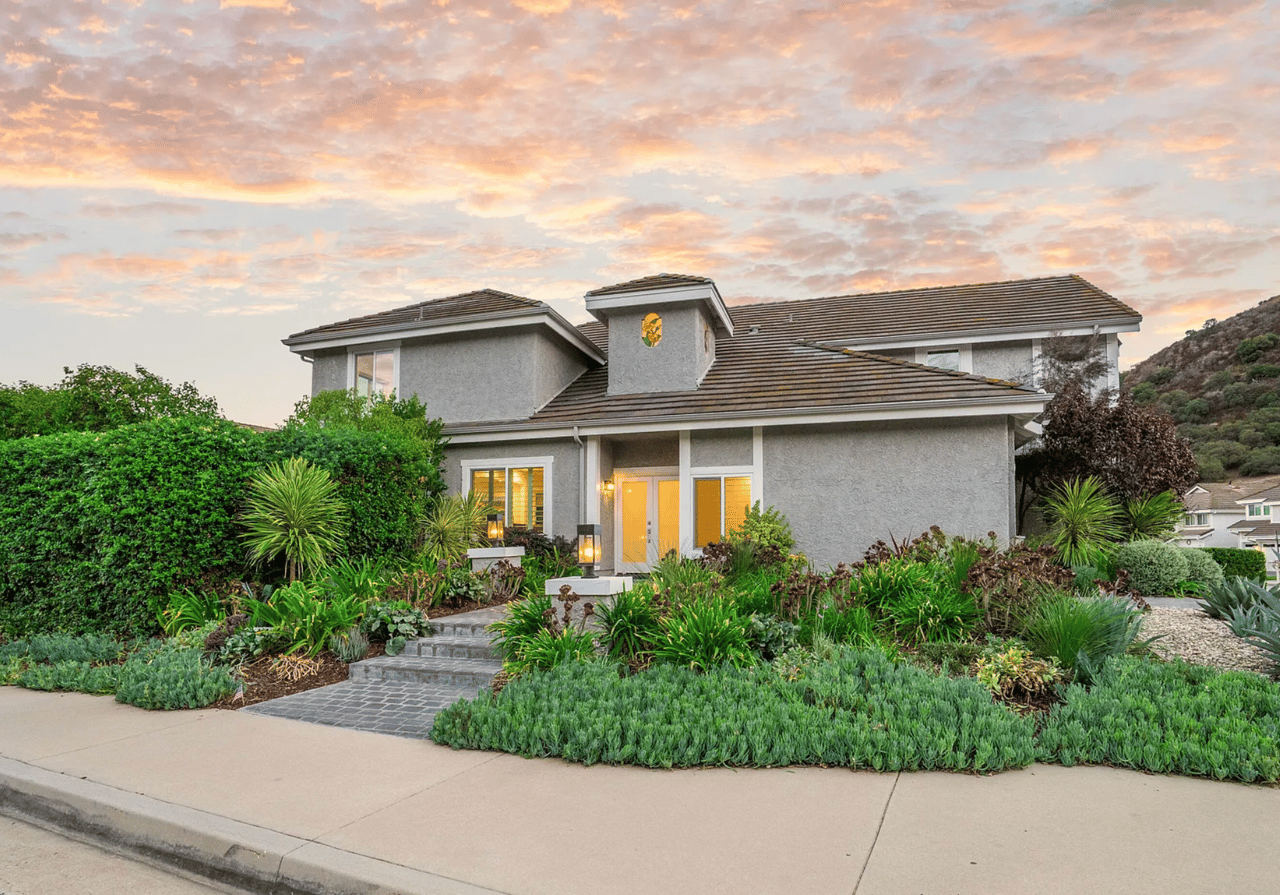 5692 Walnut Ridge Dr