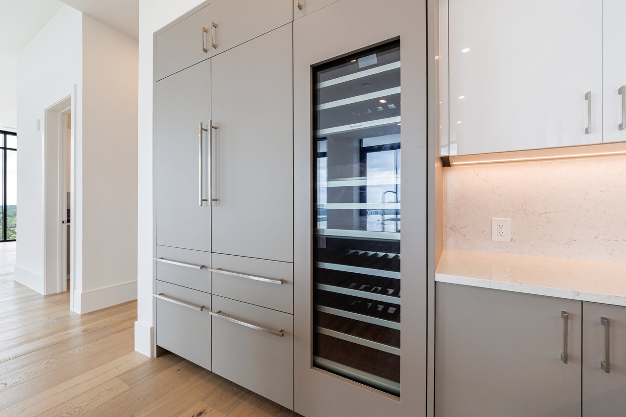 2425 Peachtree Road Unit 1806