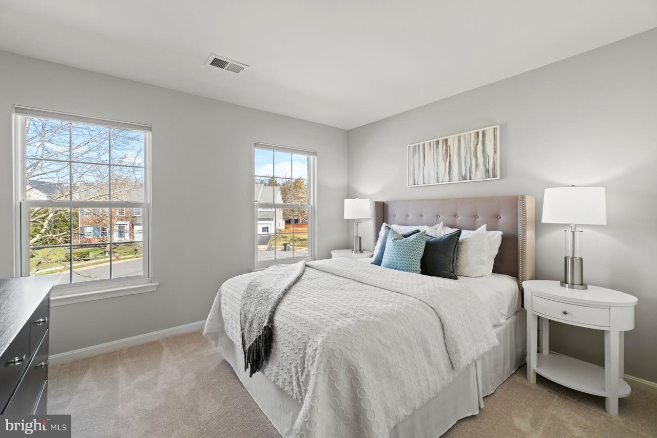 18252 Oak Lake Ct