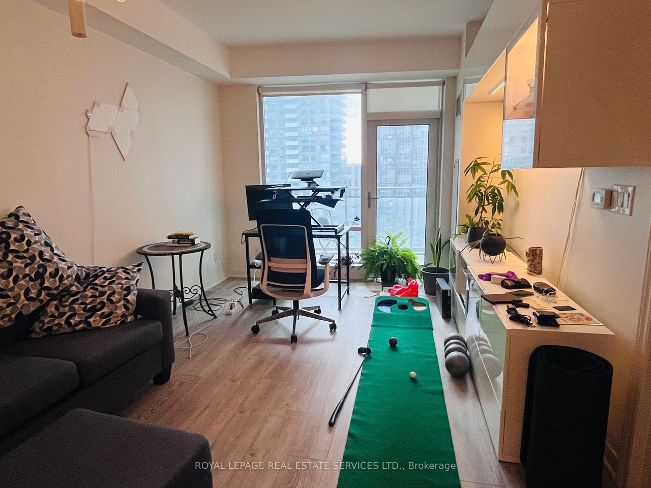 21 Widmer St 1610