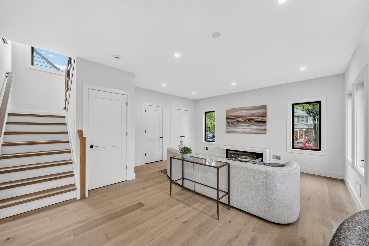 887 Linden Ave, Ridgefield, NJ 07657