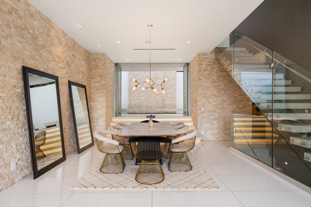 9311 Readcrest Dr, Beverly Hills