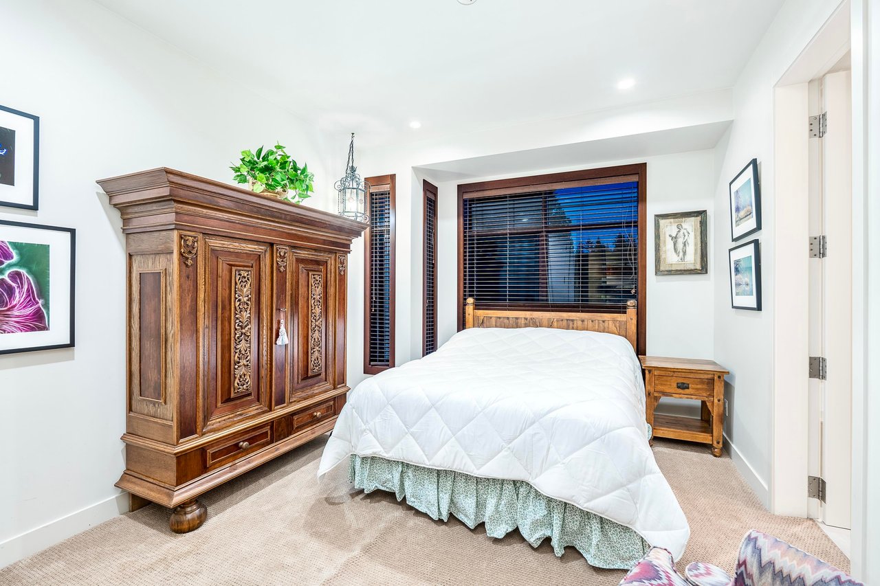 389 MOYNE DR