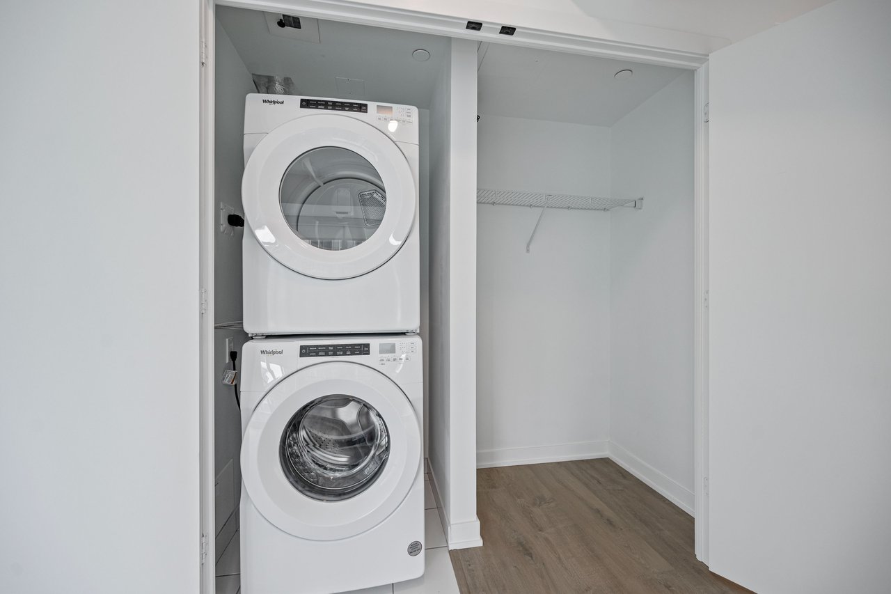 327 King Street W Unit: 3703