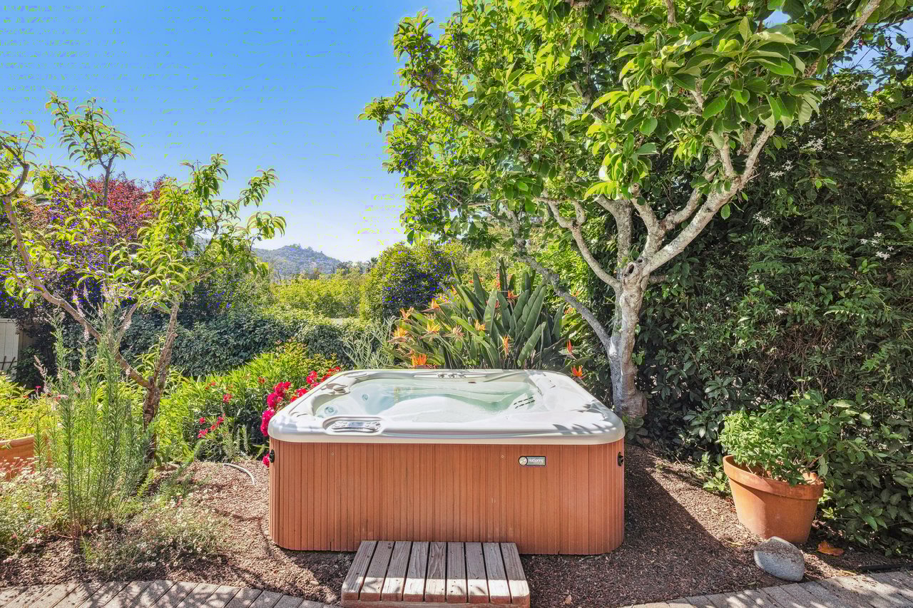 35 Saint Francis Ln
