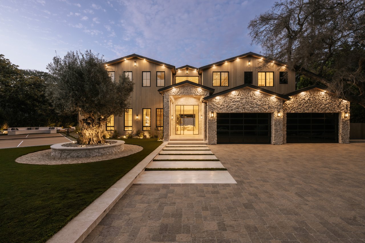 2130 Mandeville Canyon Rd