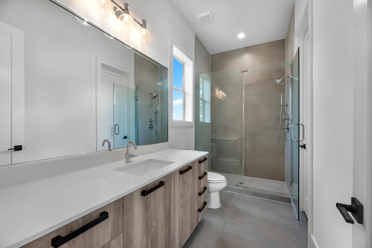 963 West 41st Street