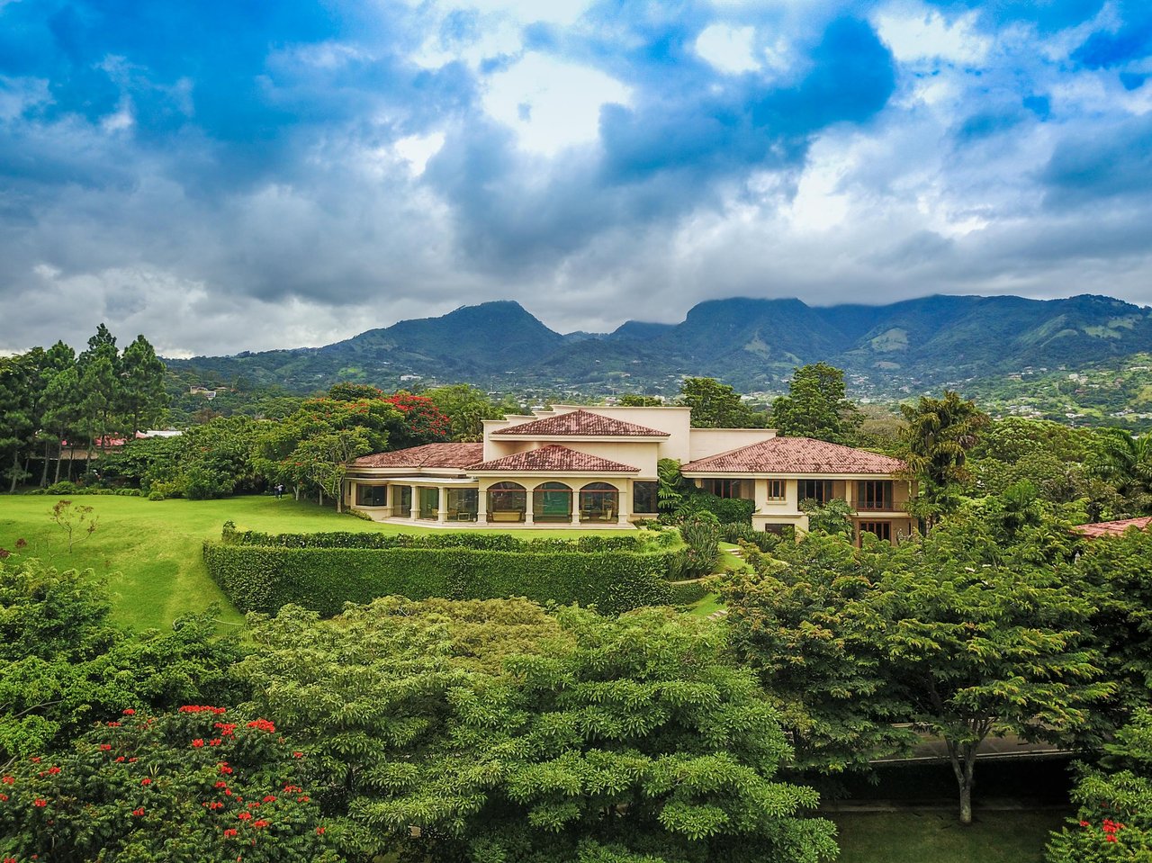 Hillgarden Estate in Escazu