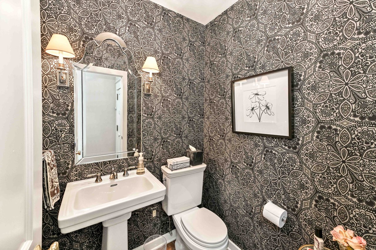 Stunning 6 Bedroom Home with Indoor Pool