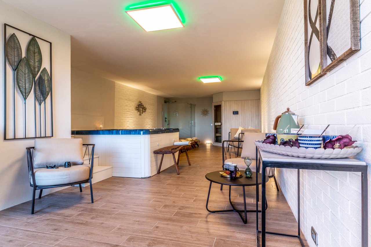 Tuscan Villa With Panoramic Country Views