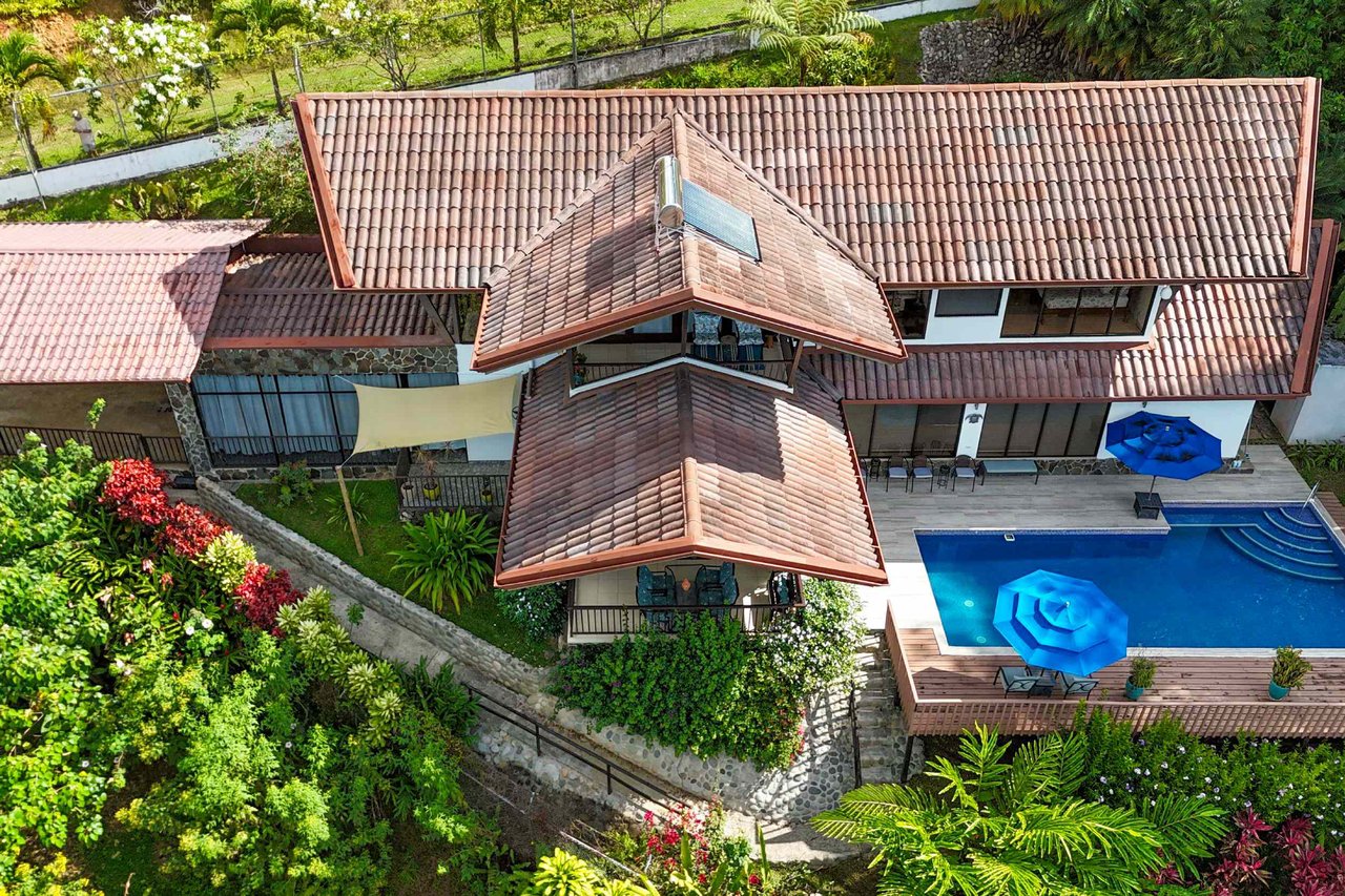 Panoramic Ocean View 4-Bedroom Home with Big Pool & Ample Space to Entertain in Ojochal Costa Rica