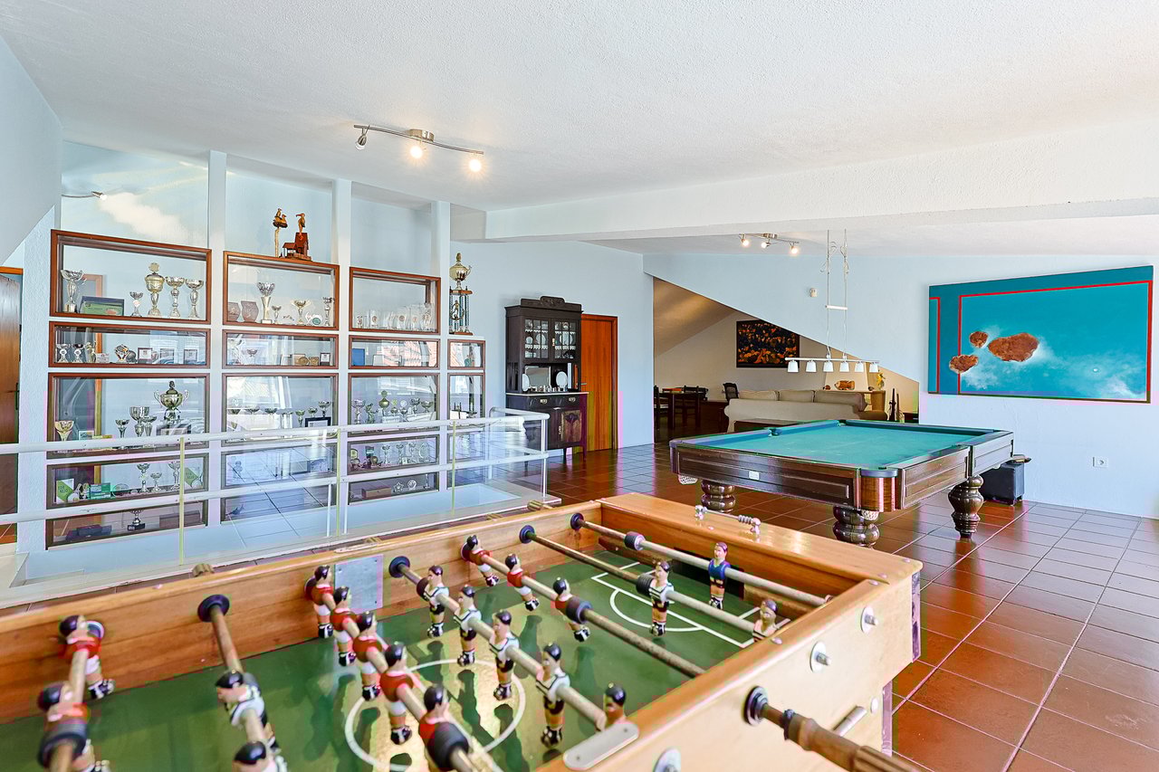 Exclusive 4,000 m² Estate in Azeitão with Tennis Court, Spa & Approved Development Project