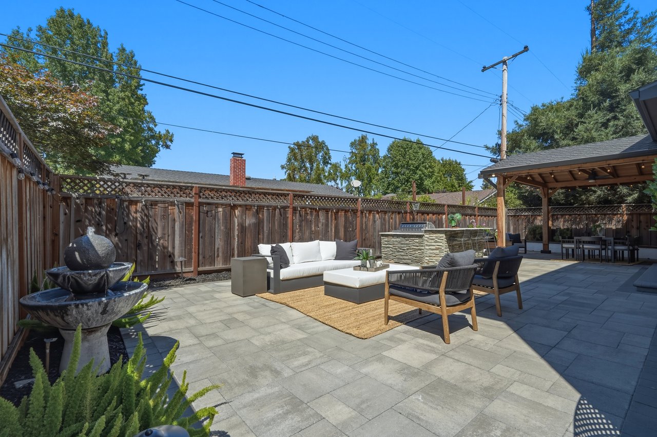 1257 Woodlawn AVE