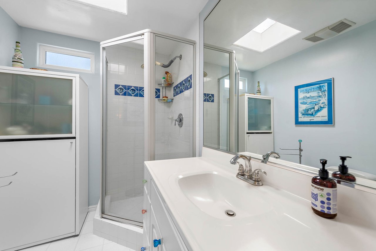 1880 N El Camino Real 2