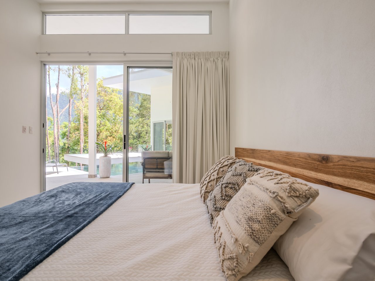 An Exclusive, Sunny Ridge-Top 4-Bed Designer House With Unforgettable Mountain & Jungle Views