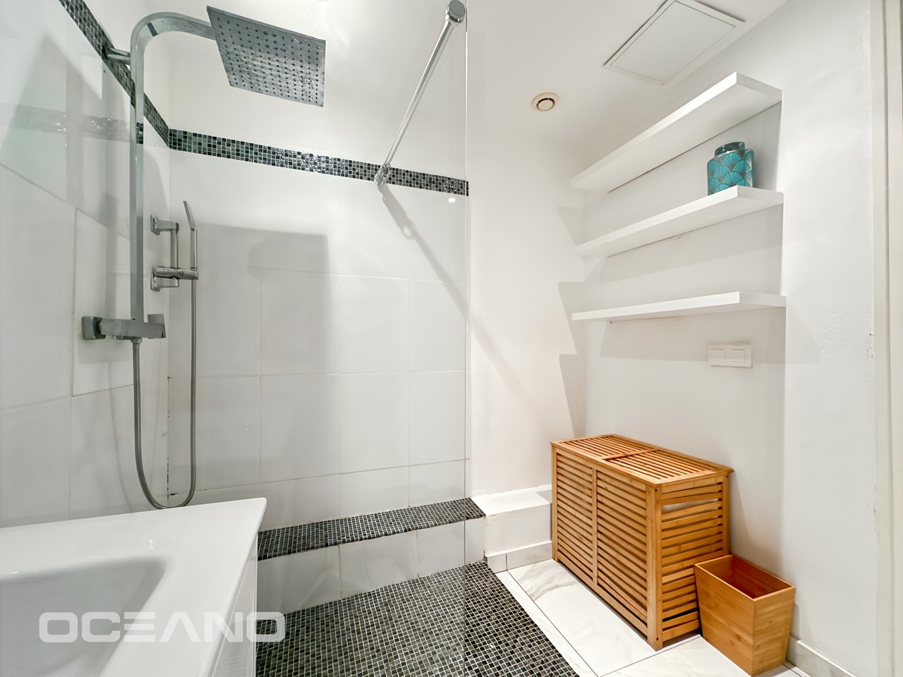 Exclusive : Cozy Home with Mezzanine and Large Terrace – Orient Bay