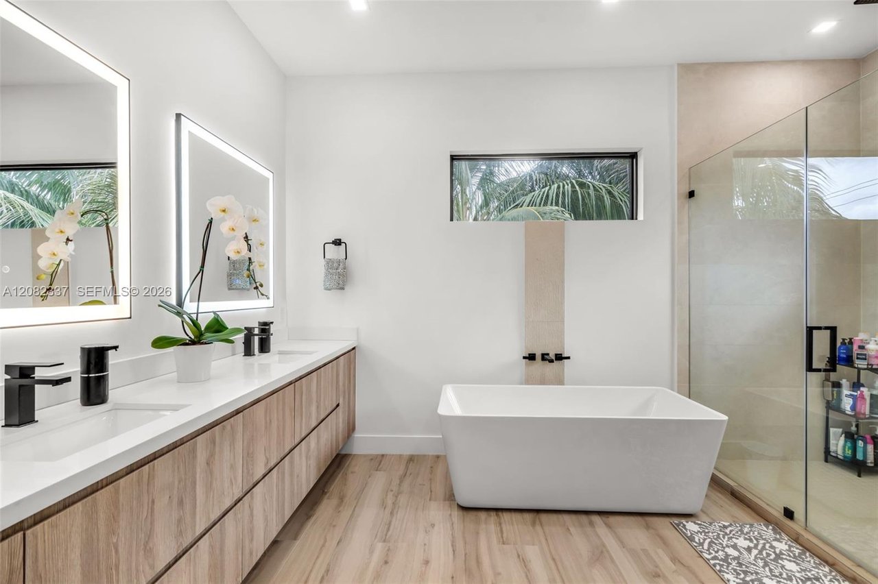 5759-SW-42-Street-miami-fl-home-for-sale-bathroom