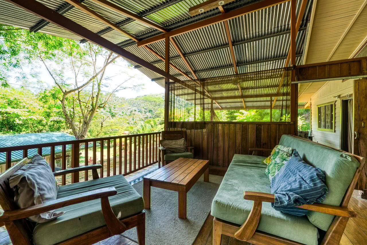 DOMINICAL HOTEL OR RETREAT WITH 11 RENTALS PLUS OWNER’S HOME