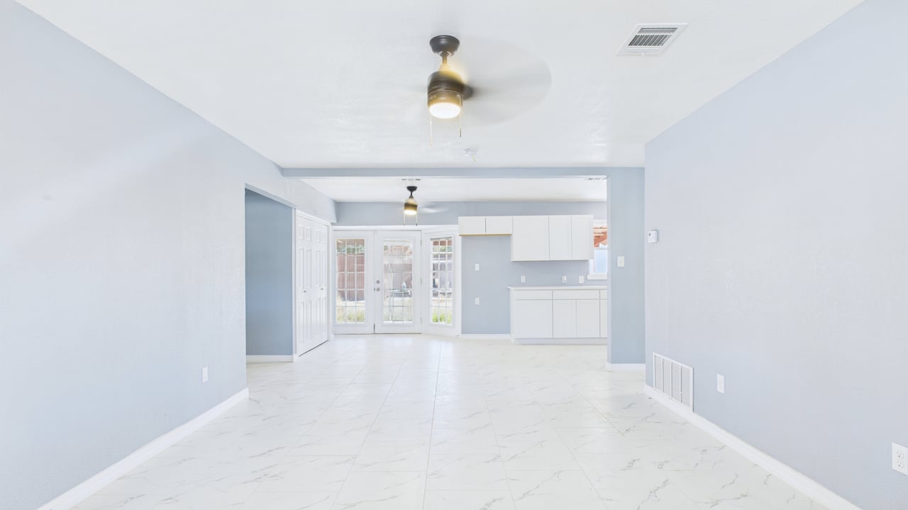 2210 Country Club Dr