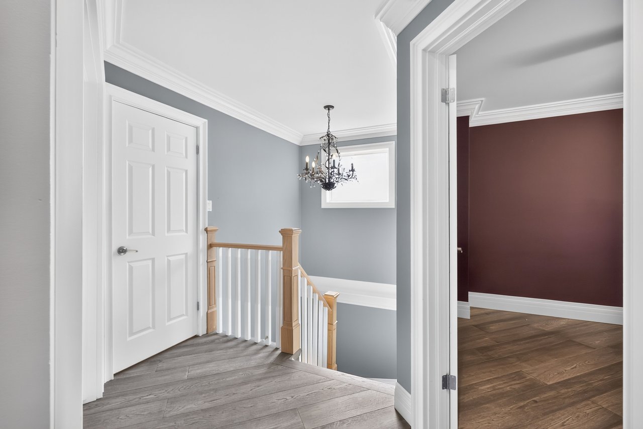 2102 Salma Crescent, Burlington