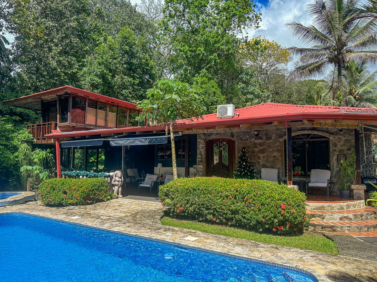 A riverfront 3-bed home on a large property In Ojochal, Costa Rica