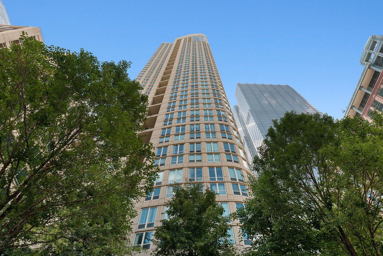 Photo of The Sterling condo building at 345 N LaSalle St in River North Chicago