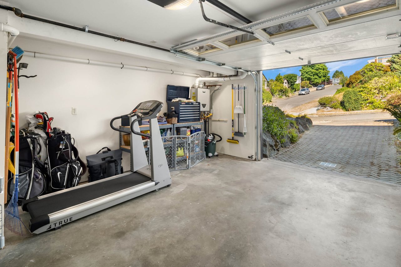 4105 SW Holly Street