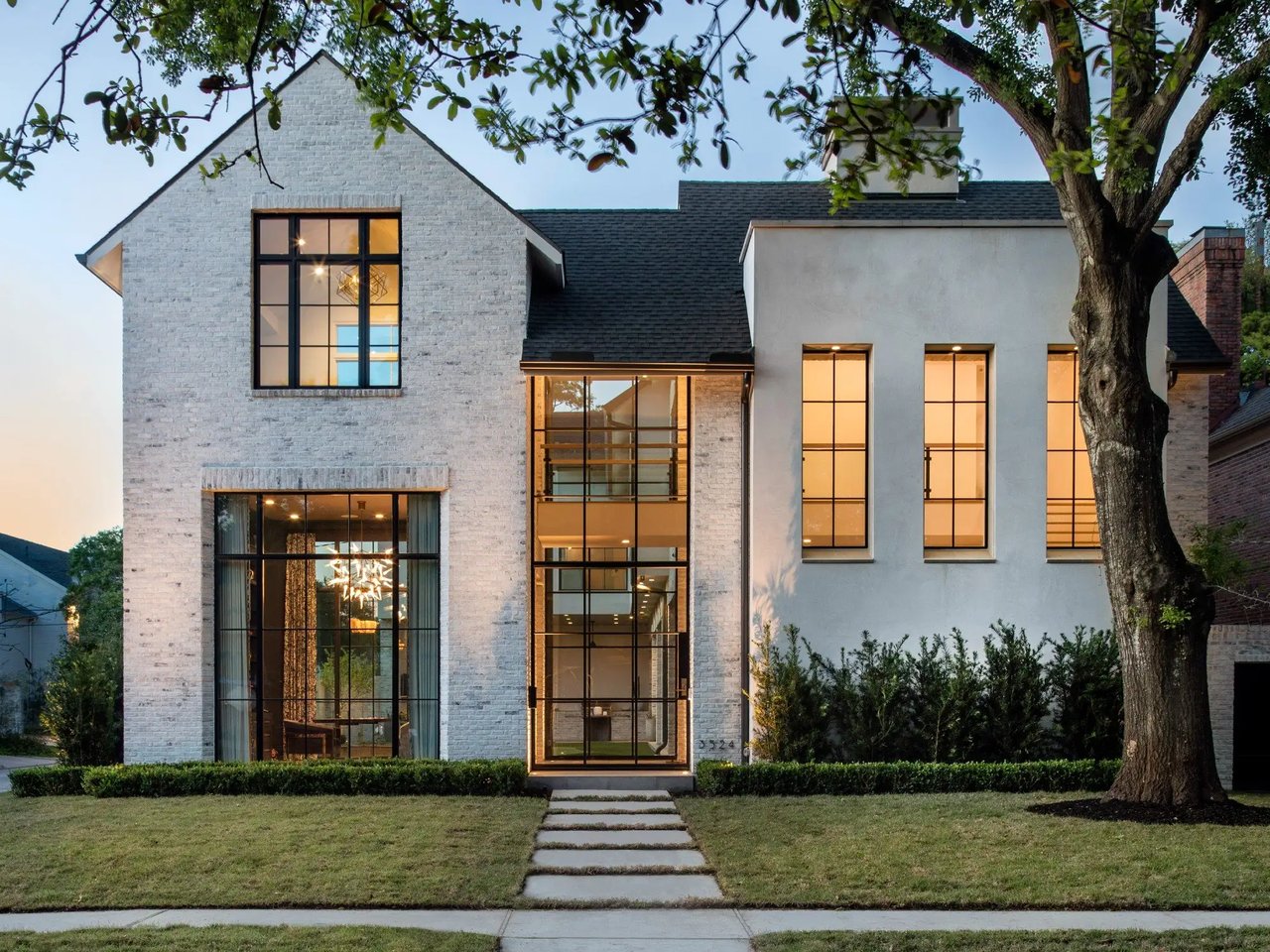 Beautiful luxurious house in Austin, Texas, representing the blog 'How to Buy a Home in Austin in 2025: A Step-by-Step Guide