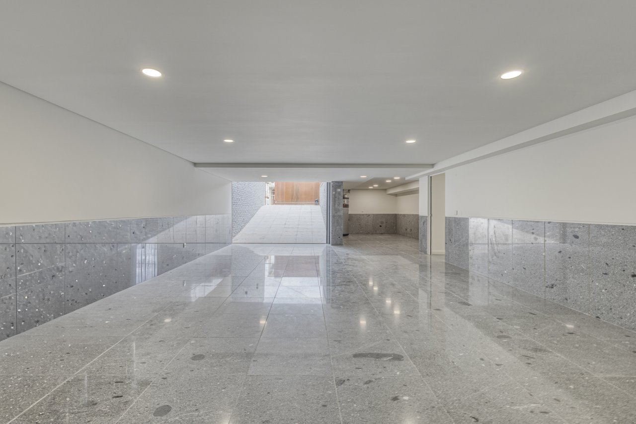 Contemporary 3-Bedroom Luxury Villa with Pool and Large Basement in Palmeira, Braga