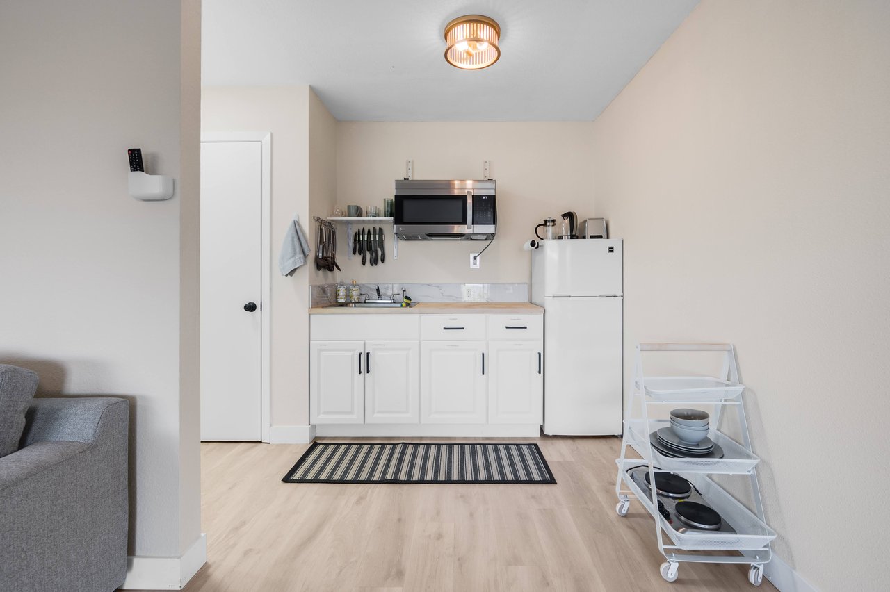 725 Lytton Station