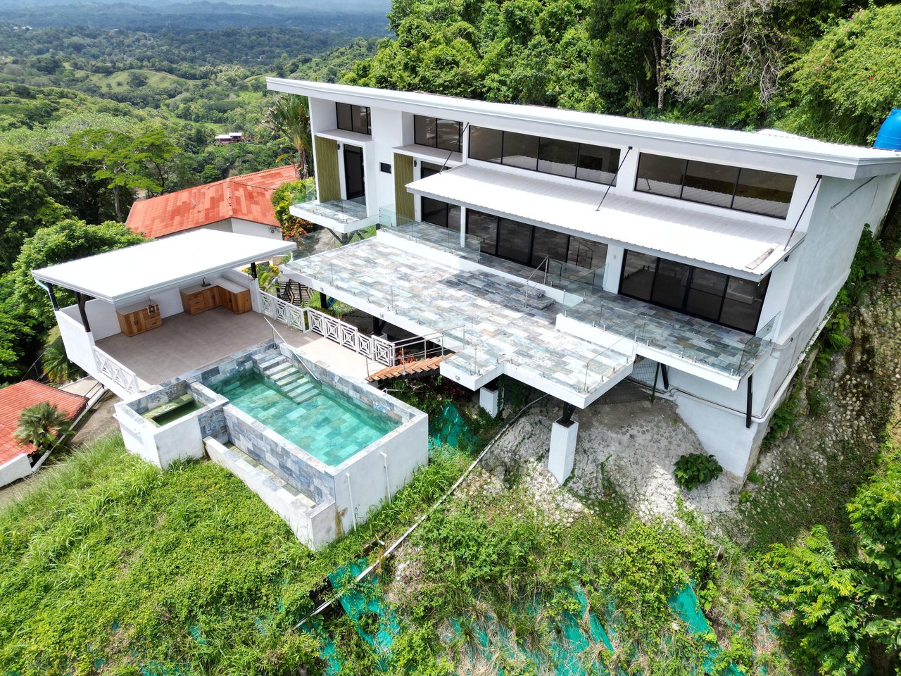 Modern Elegance Meets Incomparable Views, 3BDR&3Baths Home
