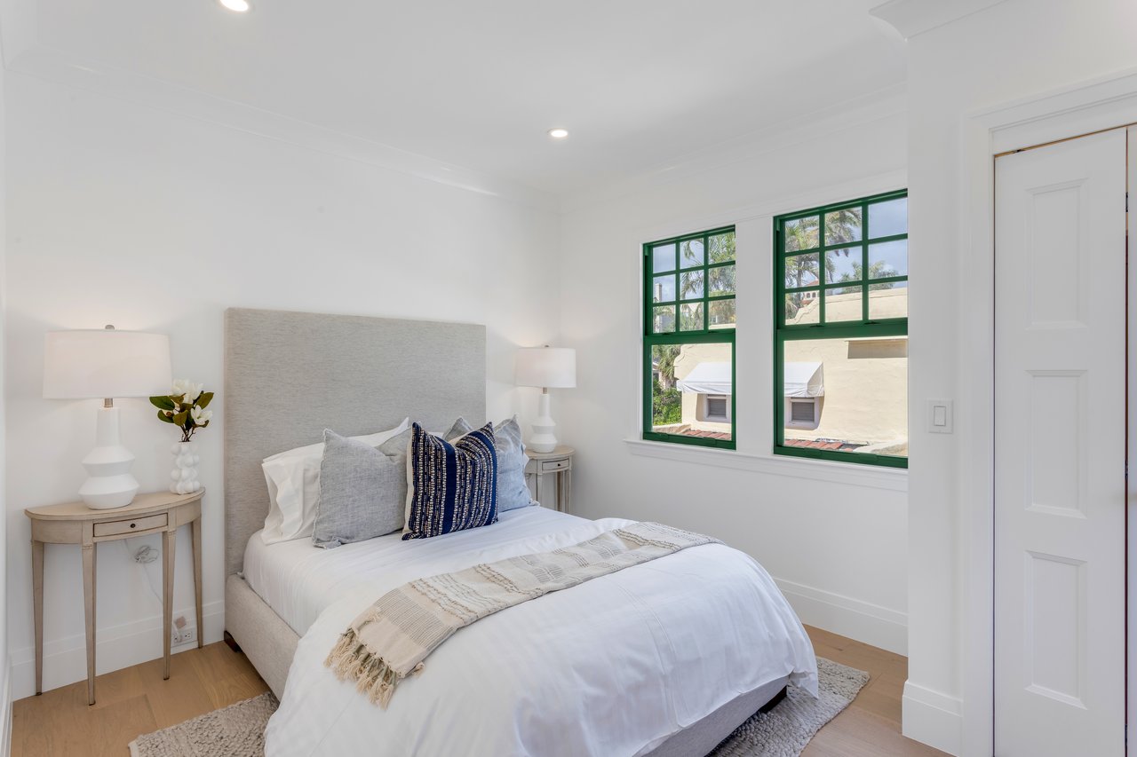 Charming Like New Residence In Town