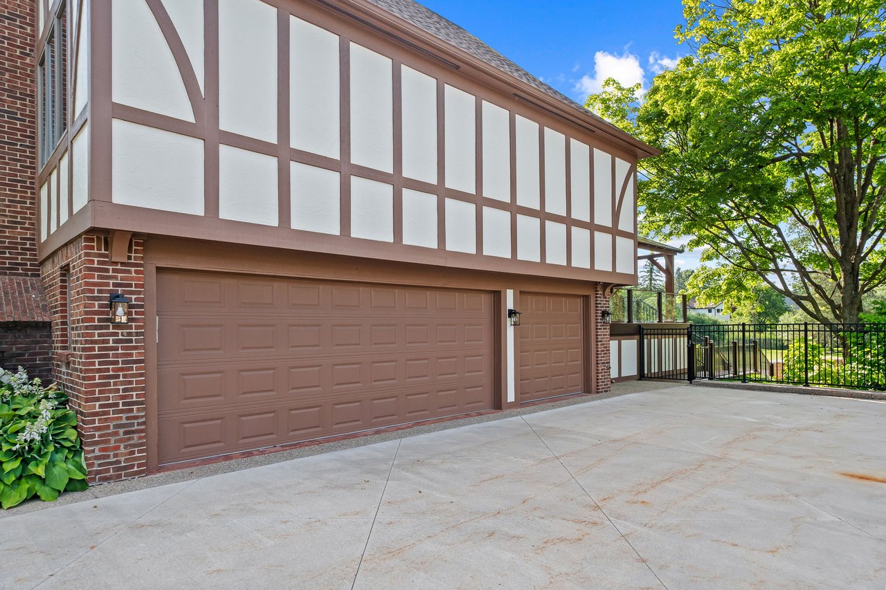 260 Woodwind Dr, Bloomfield Hills