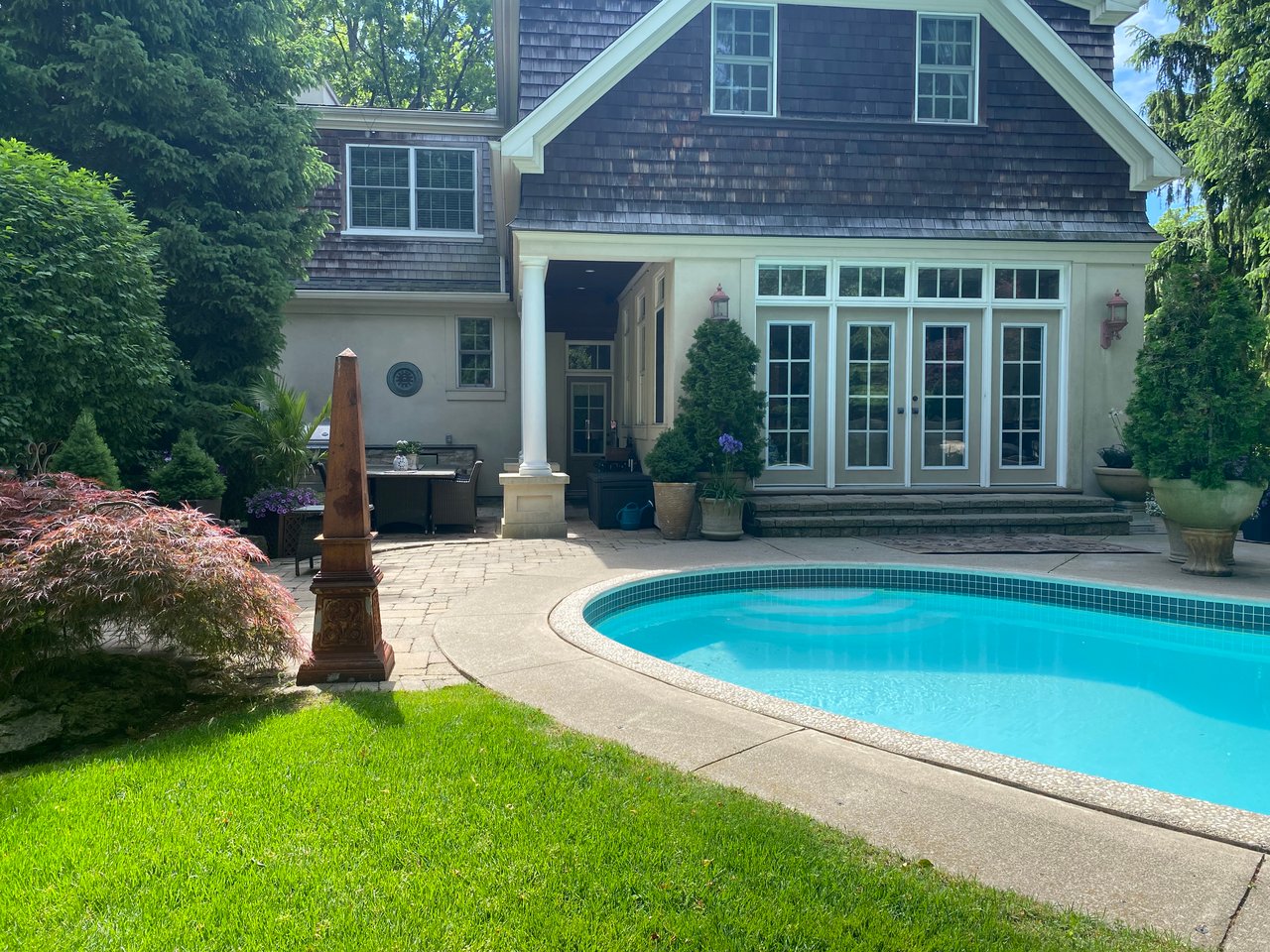  Aldershot Lakeside Elegance