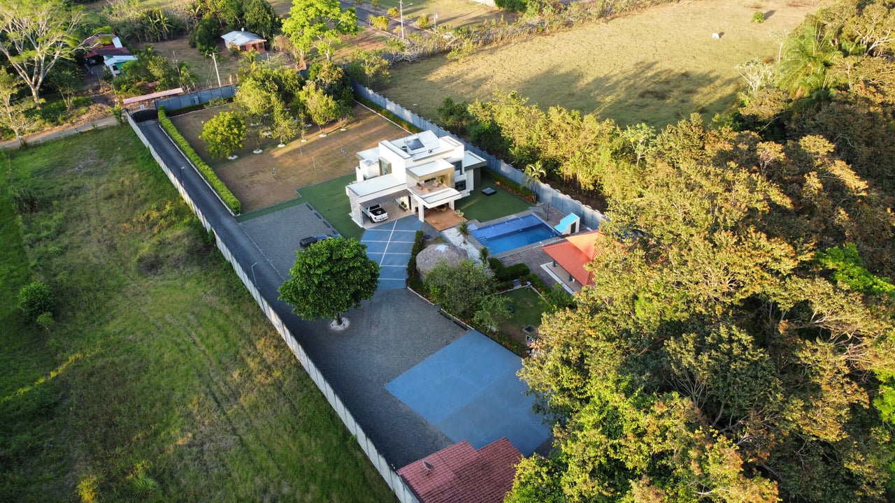 Beautiful house in Residencial Palmas del Sol | Tranquility and style