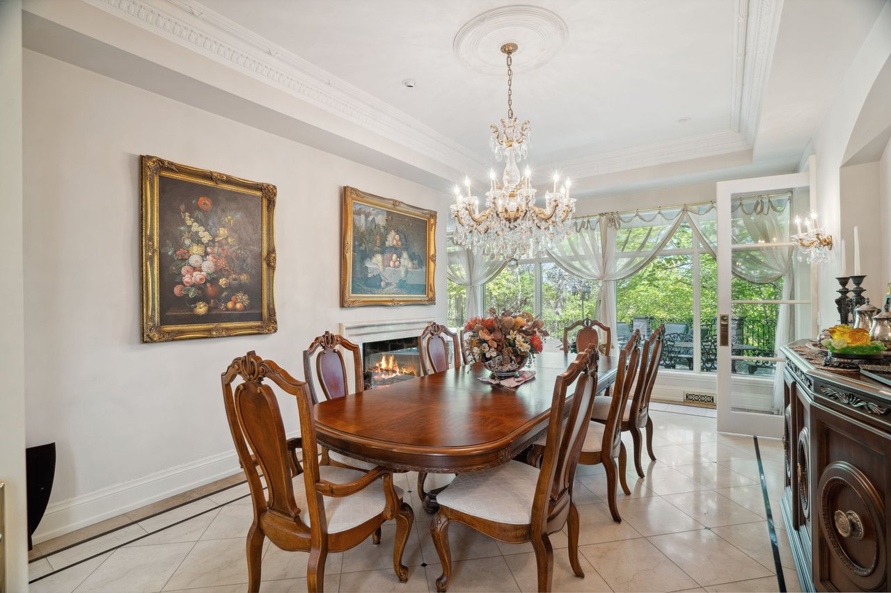 Prestigious Riverview Drive