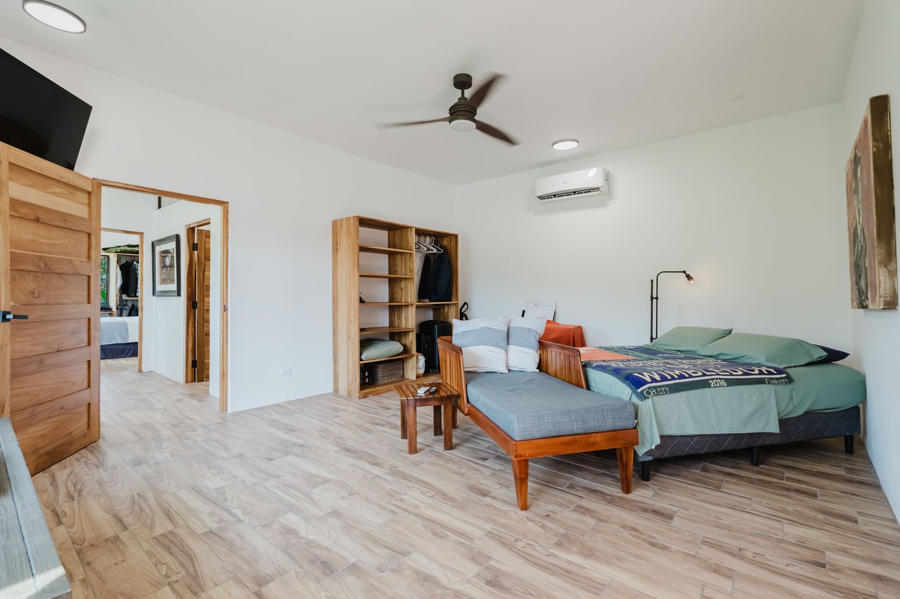 Casa Iguana - Fully Renovated Home Minutes from Marina Pez Vela 