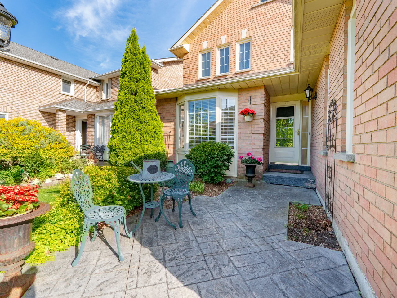 43 Summitcrest Drive