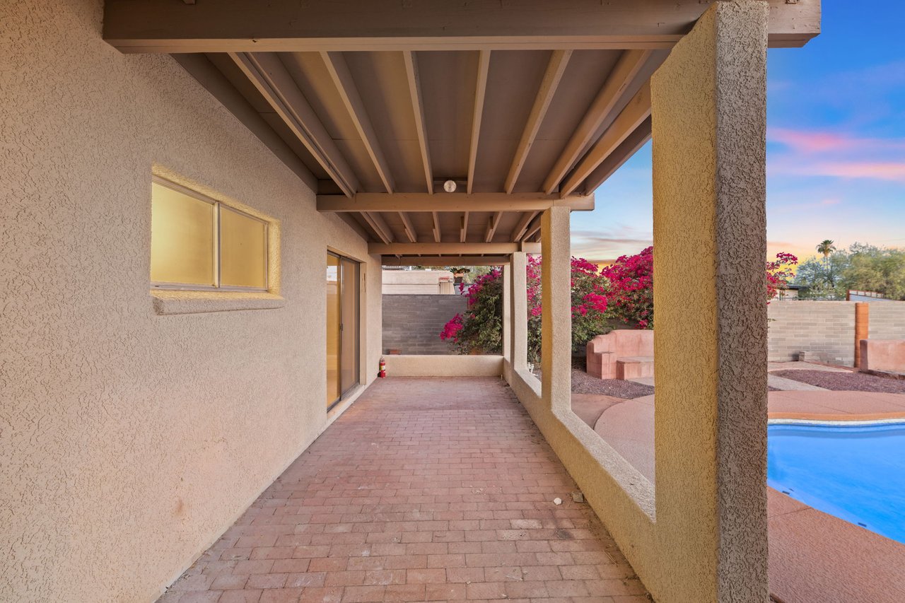 2540 S Marianne